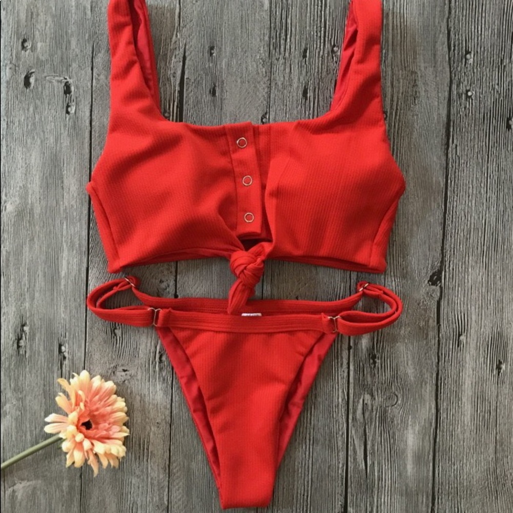 Red Ribbed Buttoned Front Tie Knot Bikini Set - Picture 2 of 6